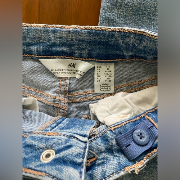 H&M kids relaxed fit, light-washed jeans, size US 10 - Picture 3 of 3